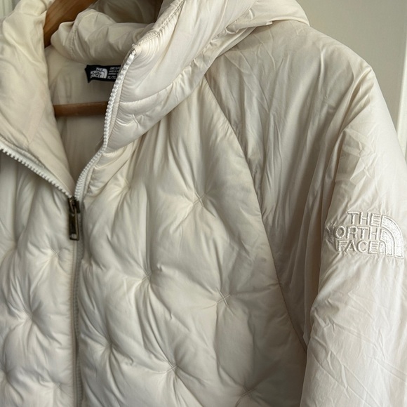 The North Face Other - EUC NorthFace down jacket, youth size XL size 18. Fits like a woman’s S. Ivory
